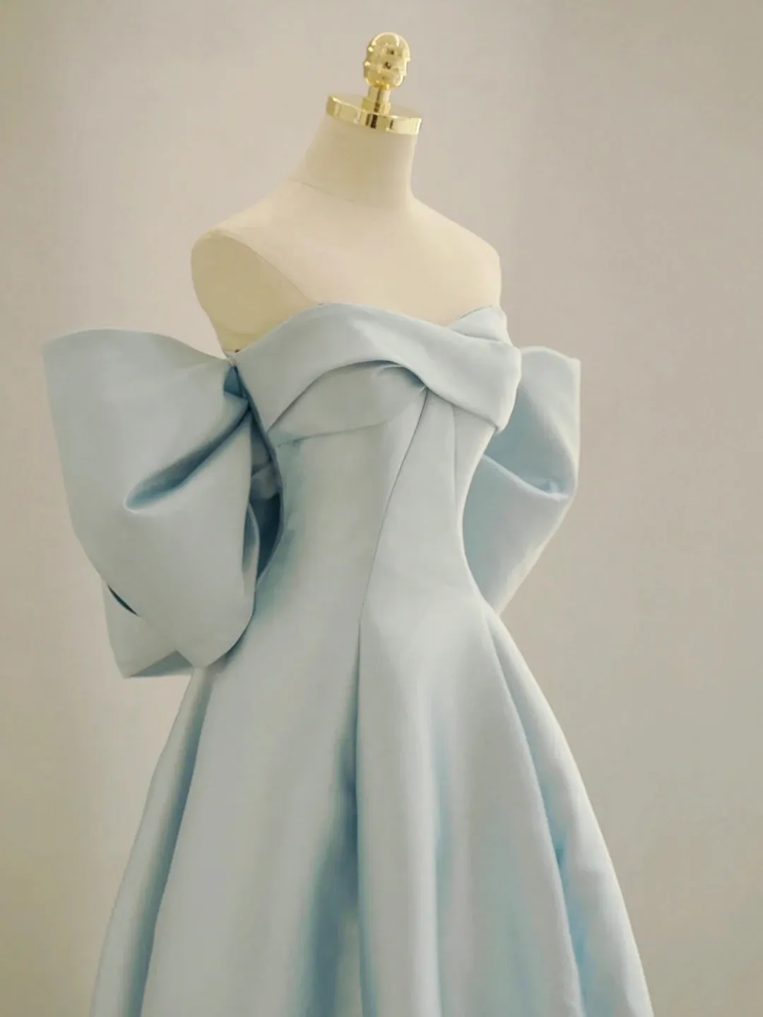 Charming Blue Satin Long Prom Dress with Big Bow A-Line Sweetheart Neck Formal Dress