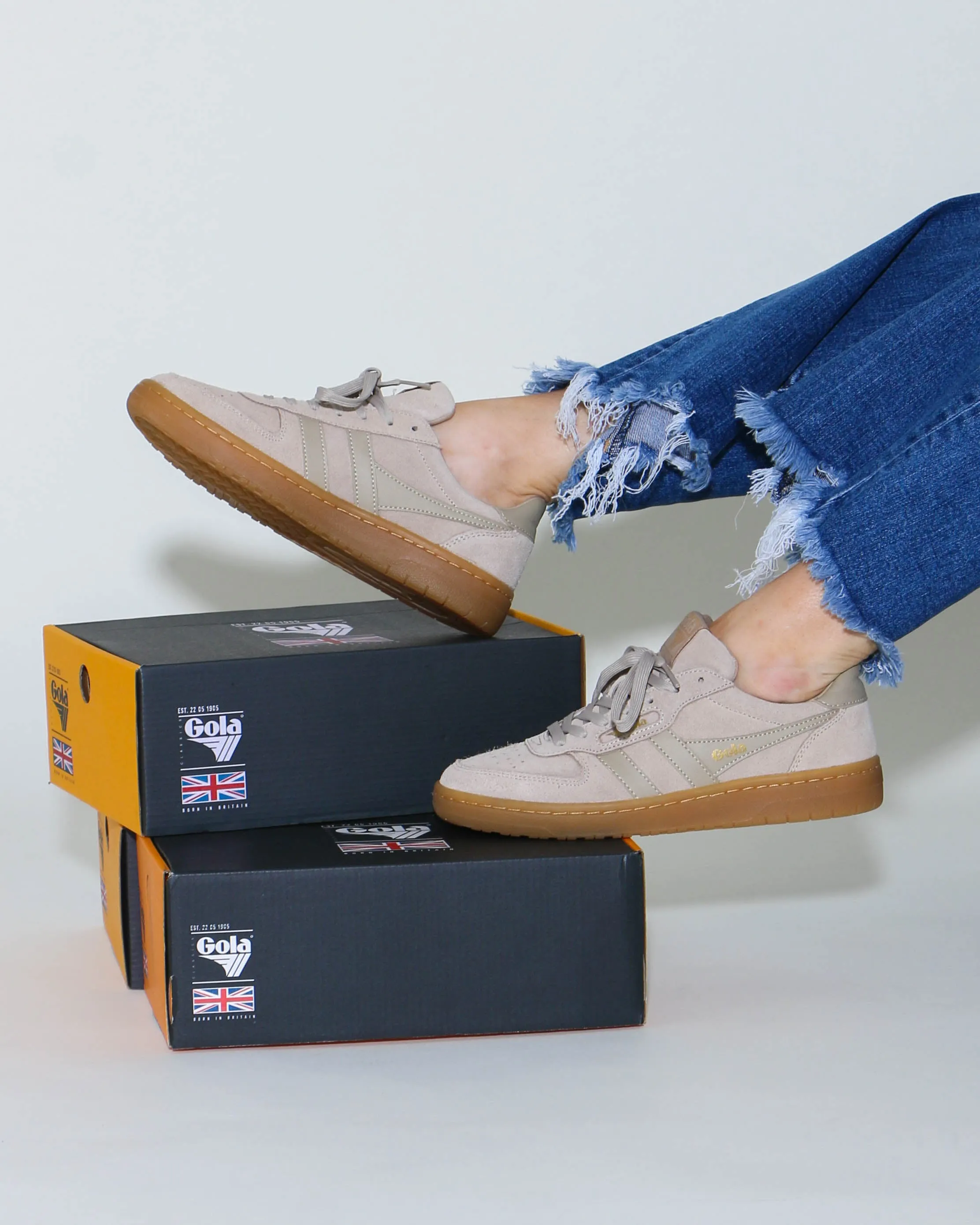 Gola Hawk Suede '86 Sneaker in Bone/Gum